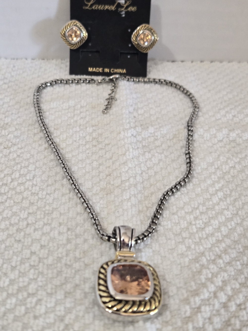 Costume Jewelery Laurel Lee Square Pendant Necklace And Earings Set